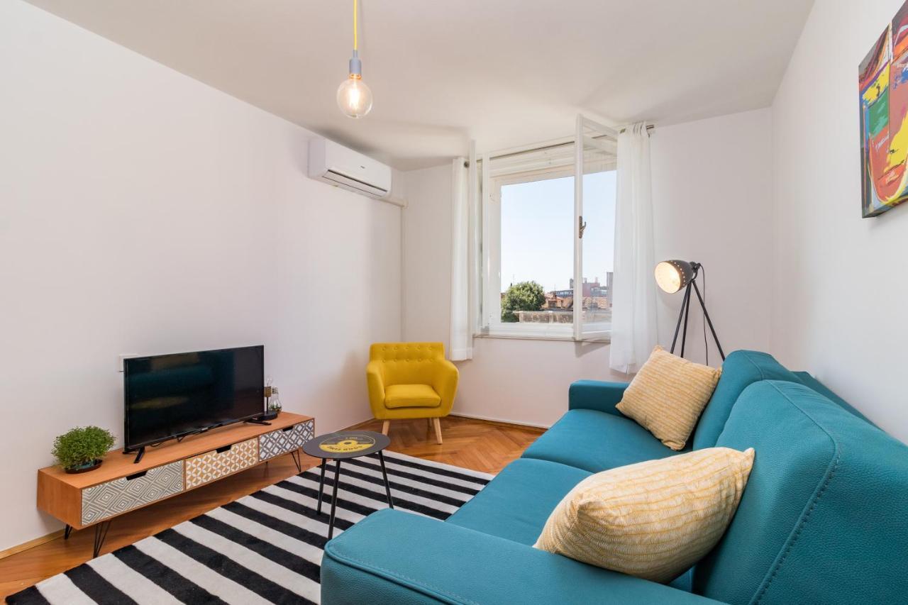 Quirky Apartment Arena With Parking พูลา ภายนอก รูปภาพ