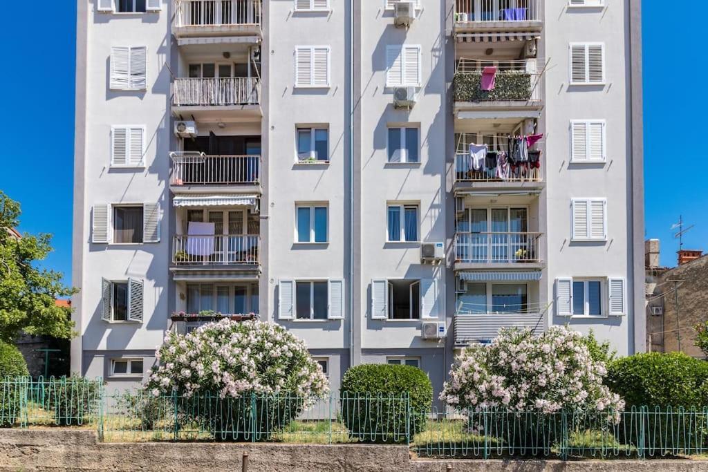 Quirky Apartment Arena With Parking พูลา ภายนอก รูปภาพ